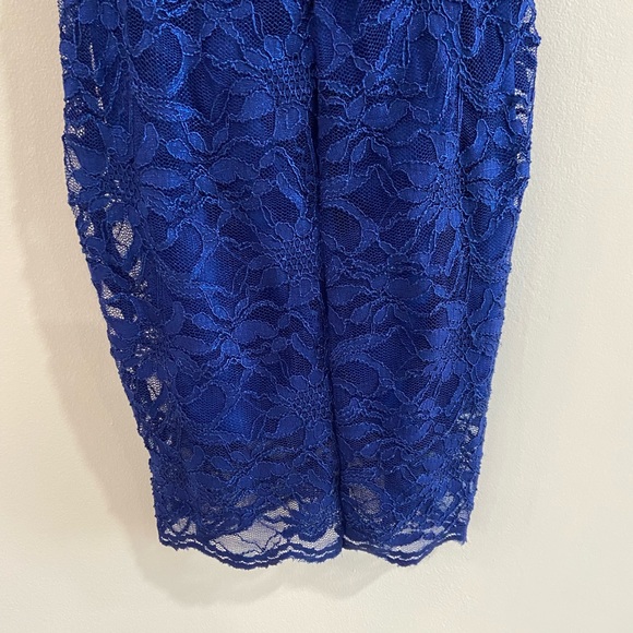 B. Smart lace bodycon dress - Picture 2 of 4